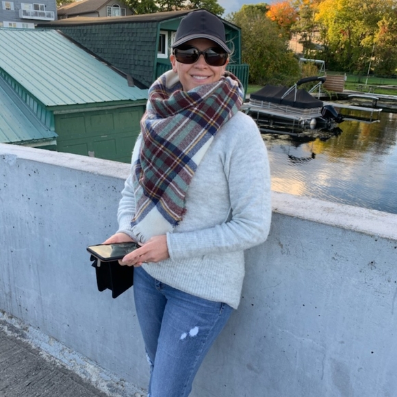 Meet your Posher, Amy - Picture 1 of 1